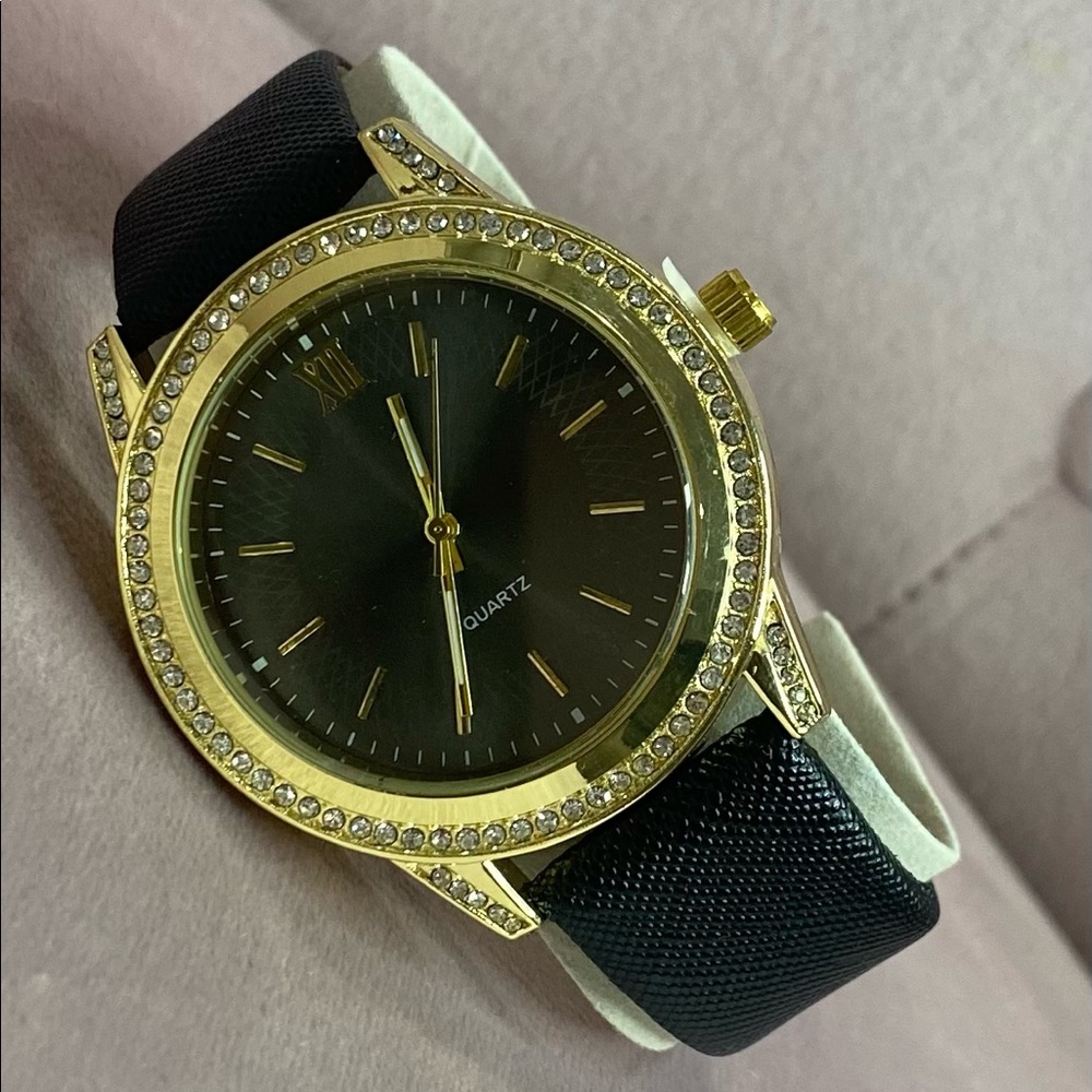 Women Black leathered & gold watch